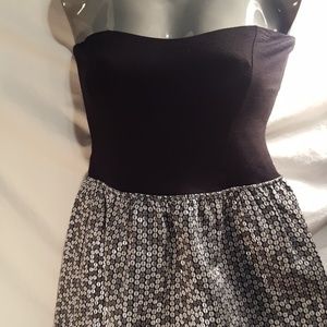 Eight sixty size small lady dress